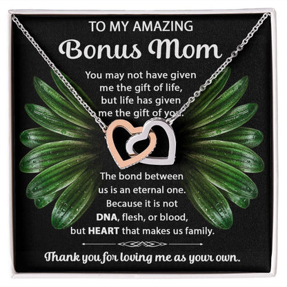 Bonus Mom interlocking hear necklace