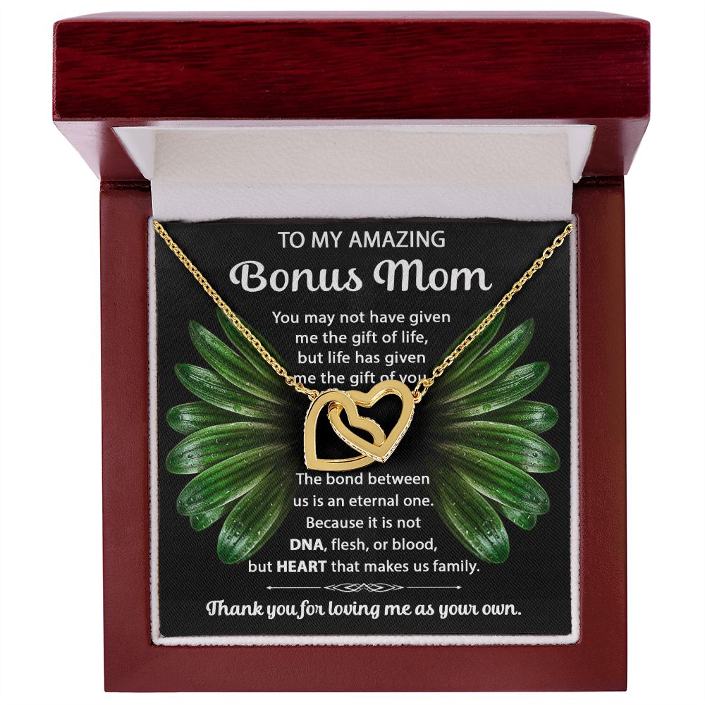 Bonus Mom interlocking hear necklace