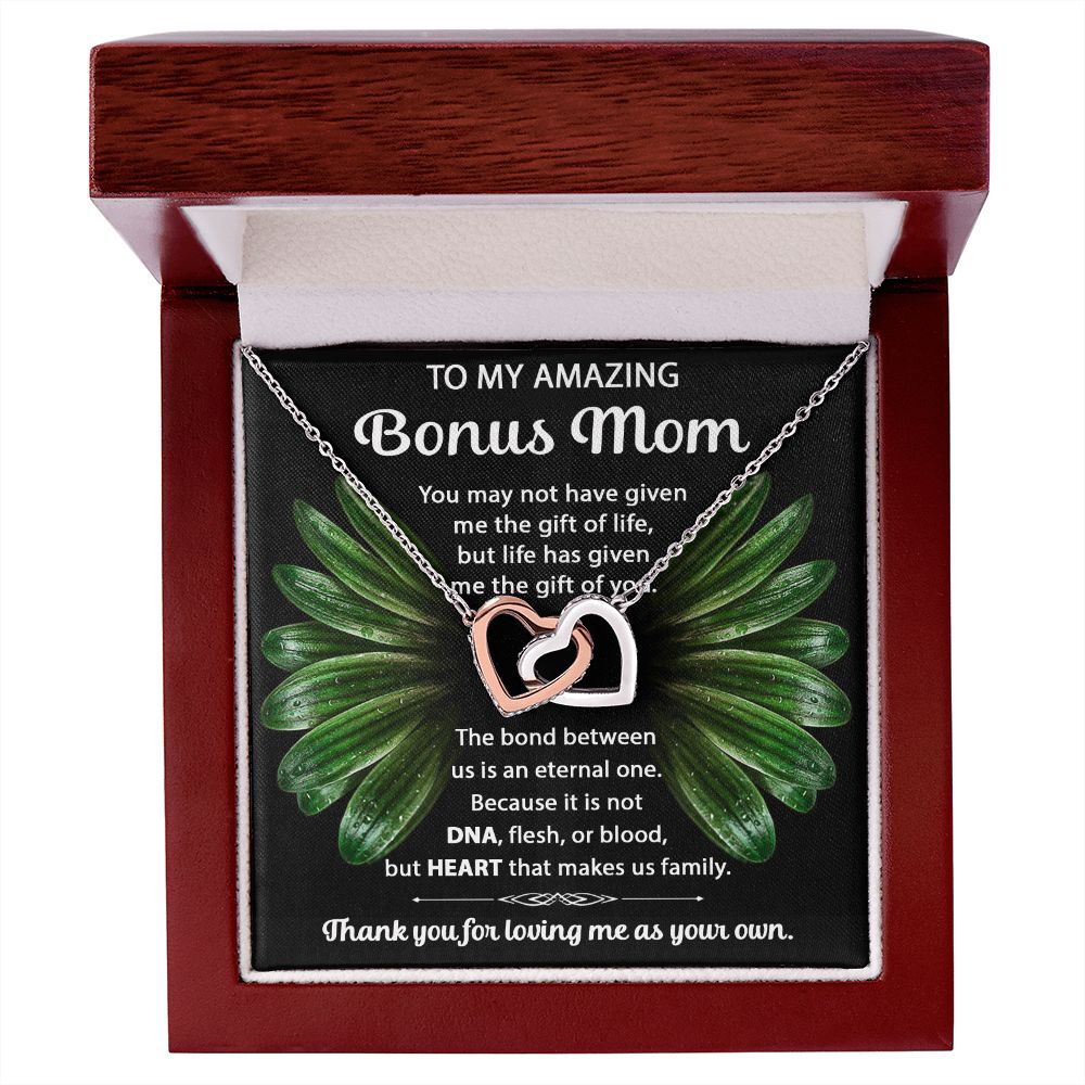 Bonus Mom interlocking hear necklace