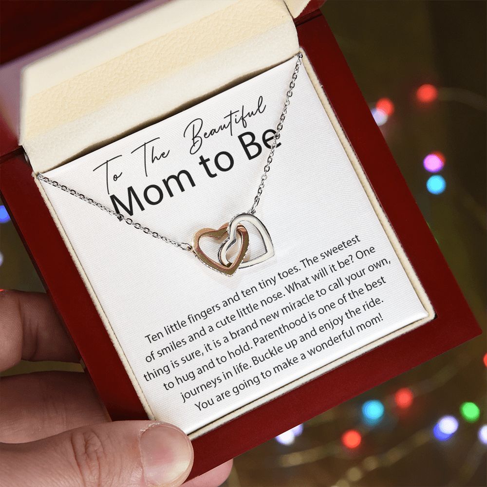 You will make a Wonderful Mom interlocking hear necklace